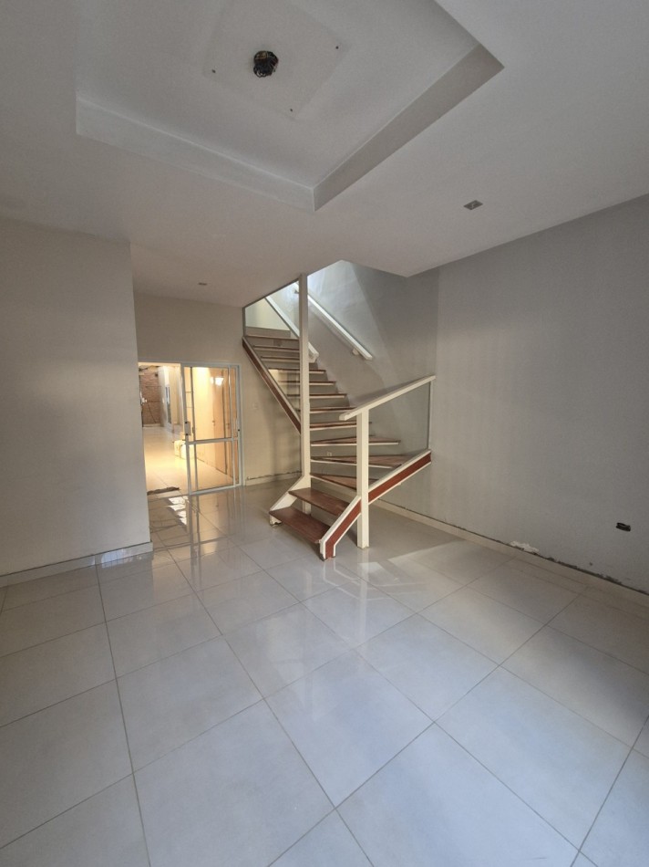 CASA DE 4 DORMITORIOS CON PILETA EN CRISOSTOMO 2700 APTA CREDITO