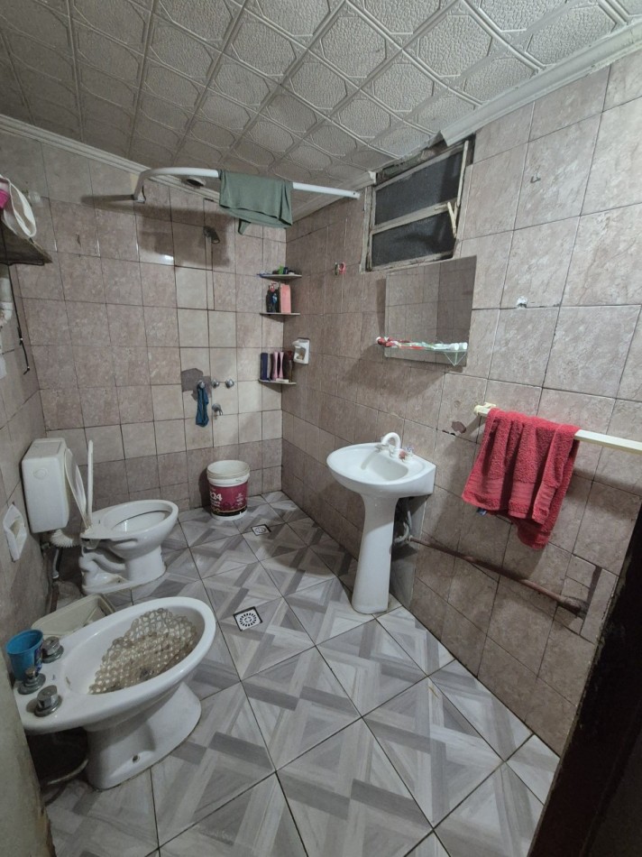 CASA DE TRES DORMITORIOS EN BARRIO ZENON SANTILLAN ALTURA CHILE AL 3100 APTA CREDITO 