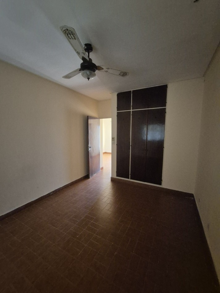CASA DE TRES DORMITORIOS CON DEPOSITO EN BARRIO VIAMONTE PASAJE MONSERRAT AL 3100