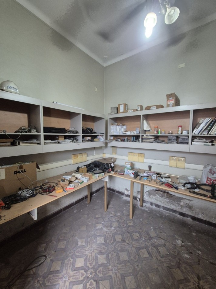 CASA PARA VIVIENDA O COMERCIAL A REMODELAR EN GENERAL PAZ 1400 ENTRE AVENIDA ALEM Y MIGUEL LILLO APTA CREDITO