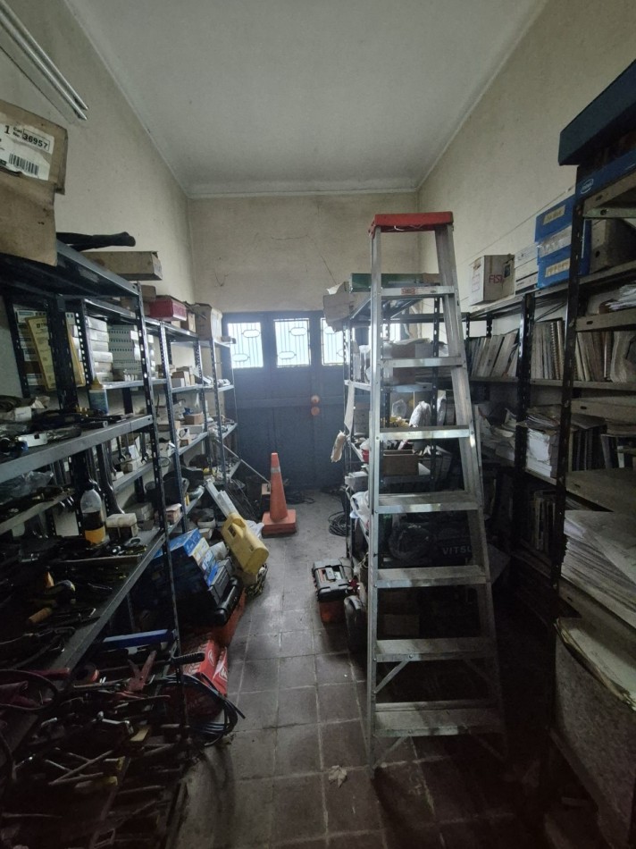 CASA PARA VIVIENDA O COMERCIAL A REMODELAR EN GENERAL PAZ 1400 ENTRE AVENIDA ALEM Y MIGUEL LILLO APTA CREDITO