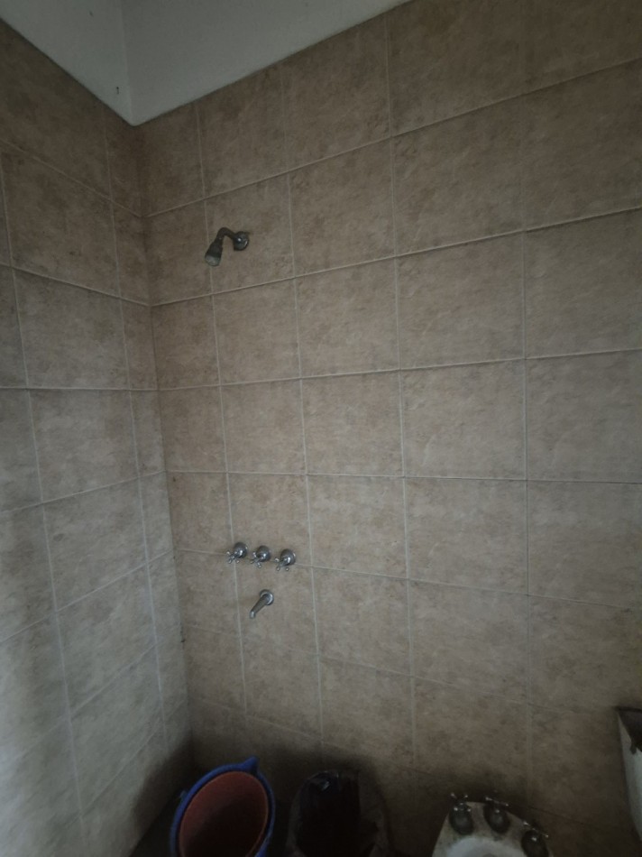CASA PARA VIVIENDA O COMERCIAL A REMODELAR EN GENERAL PAZ 1400 ENTRE AVENIDA ALEM Y MIGUEL LILLO APTA CREDITO