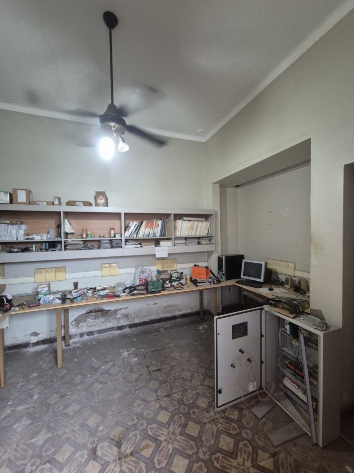 CASA PARA VIVIENDA O COMERCIAL A REMODELAR EN GENERAL PAZ 1400 ENTRE AVENIDA ALEM Y MIGUEL LILLO APTA CREDITO