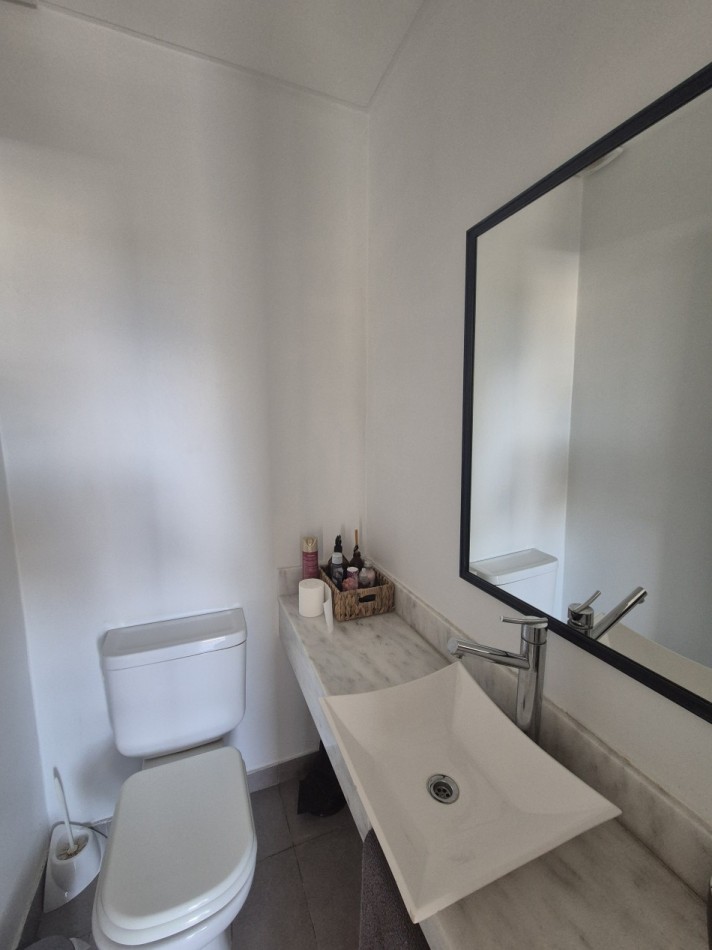 DEPARTAMENTO DE UN DORMITORIO AMPLIO CON BALCON Y COCHERA ZONA AVENIDA MATE DE LUNA AL 4000