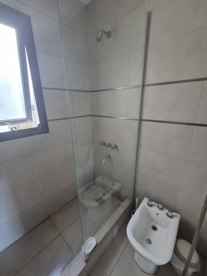 DEPARTAMENTO DE UN DORMITORIO AMPLIO CON BALCON Y COCHERA ZONA AVENIDA MATE DE LUNA AL 4000