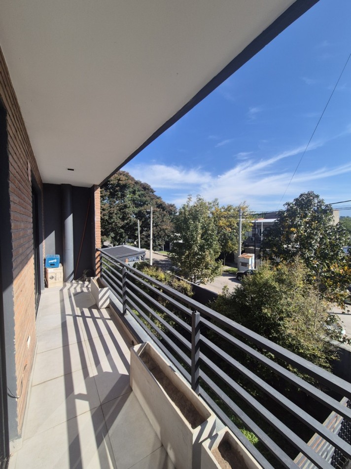 DEPARTAMENTO DE UN DORMITORIO AMPLIO CON BALCON Y COCHERA ZONA AVENIDA MATE DE LUNA AL 4000