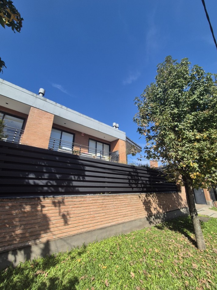 DEPARTAMENTO DE UN DORMITORIO AMPLIO CON BALCON Y COCHERA ZONA AVENIDA MATE DE LUNA AL 4000
