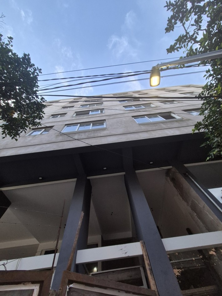 LOCAL FINANCIADO EN SEIS CUOTAS EN VENTA EN AVENIDA AVELLANEDA Y CUBA A ESTRENAR