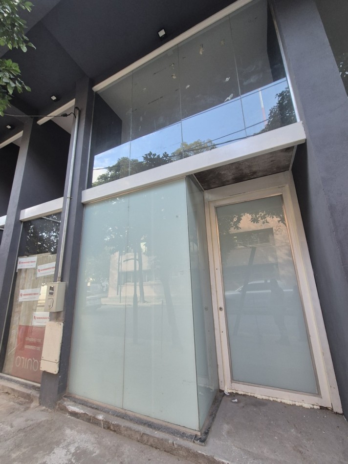 LOCAL FINANCIADO EN SEIS CUOTAS EN VENTA EN AVENIDA AVELLANEDA Y CUBA A ESTRENAR