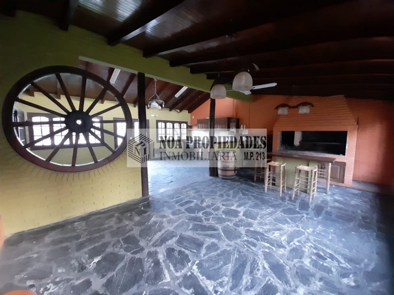 CASA EN YERBA BUENA CON PILETA DE 4D EN CALLE PERU AL 1400