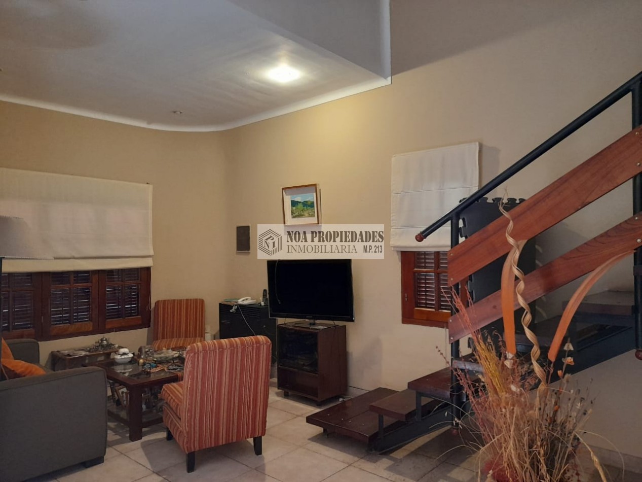 HERMOSA CASA EN 12 DE OCTUBRE AL 1300 CON PILETA
