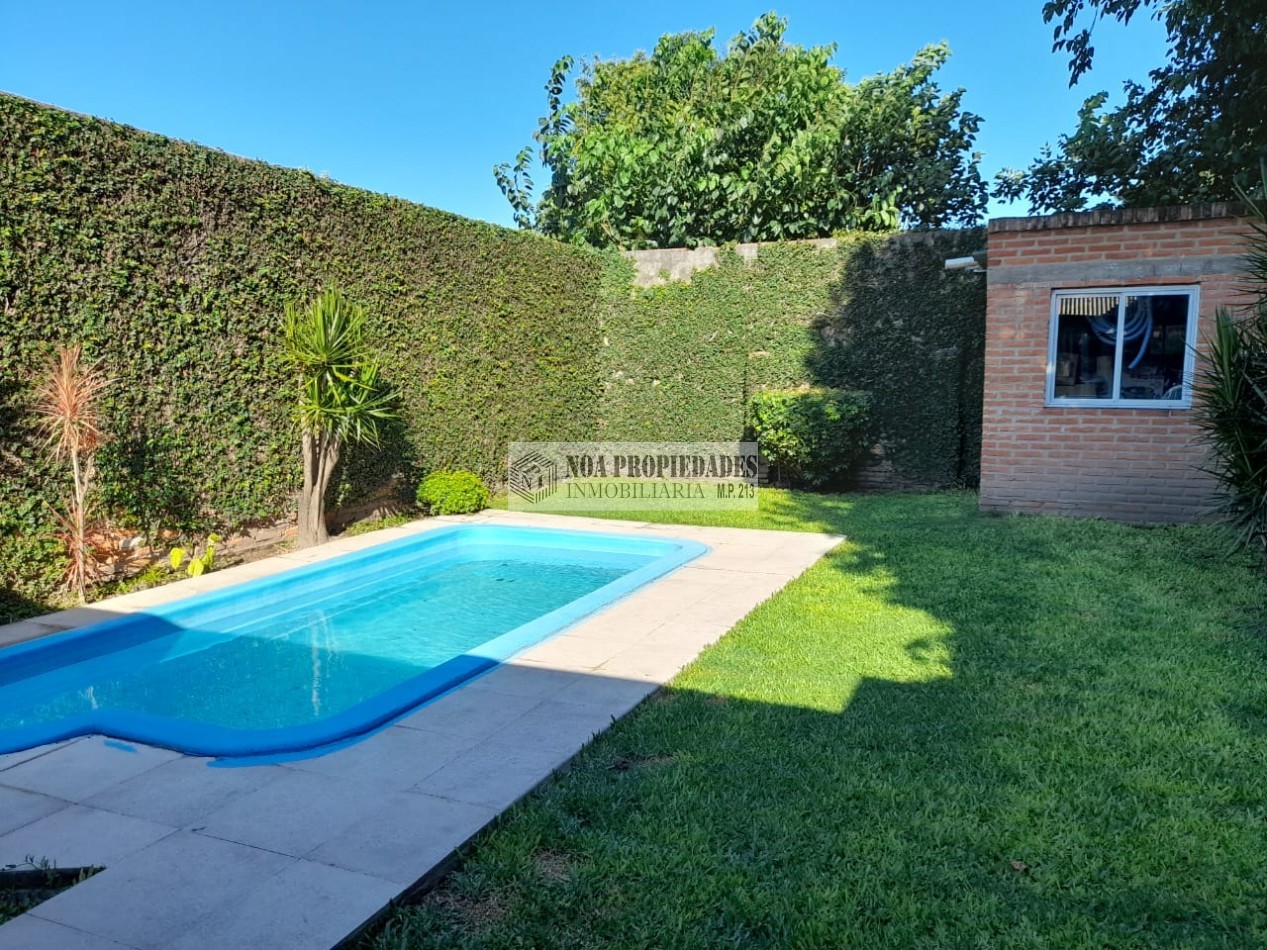 HERMOSA CASA EN 12 DE OCTUBRE AL 1300 CON PILETA