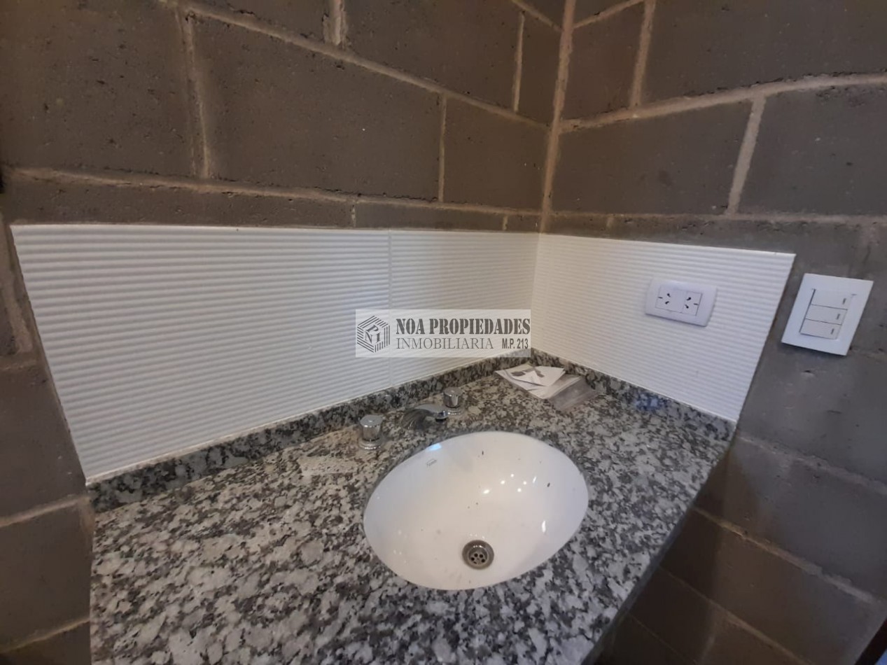 CASA EN UNA PLANTA DE UN DORMITORIO TIPO LOFT CON GALERIA Y ASADOR EN LOTEO PUNTO CARMELA EN VILLA CARMELA