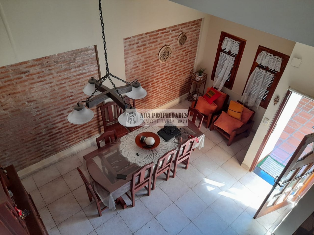 HERMOSA CASA EN 12 DE OCTUBRE AL 1300 CON PILETA