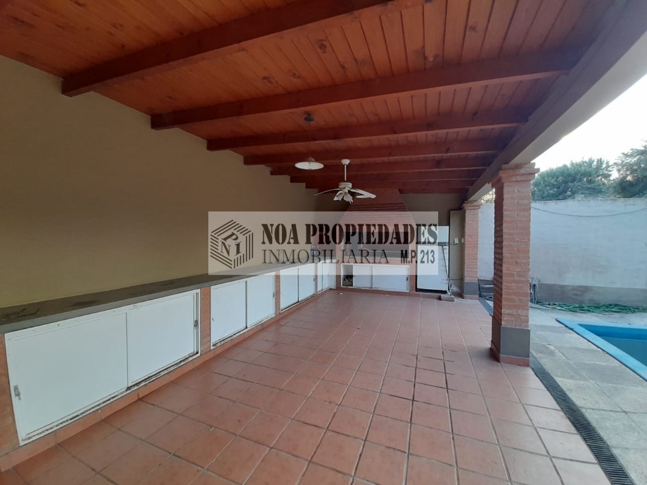 CASA EN YERBA BUENA CON PILETA DE 4D EN CALLE PERU AL 1400