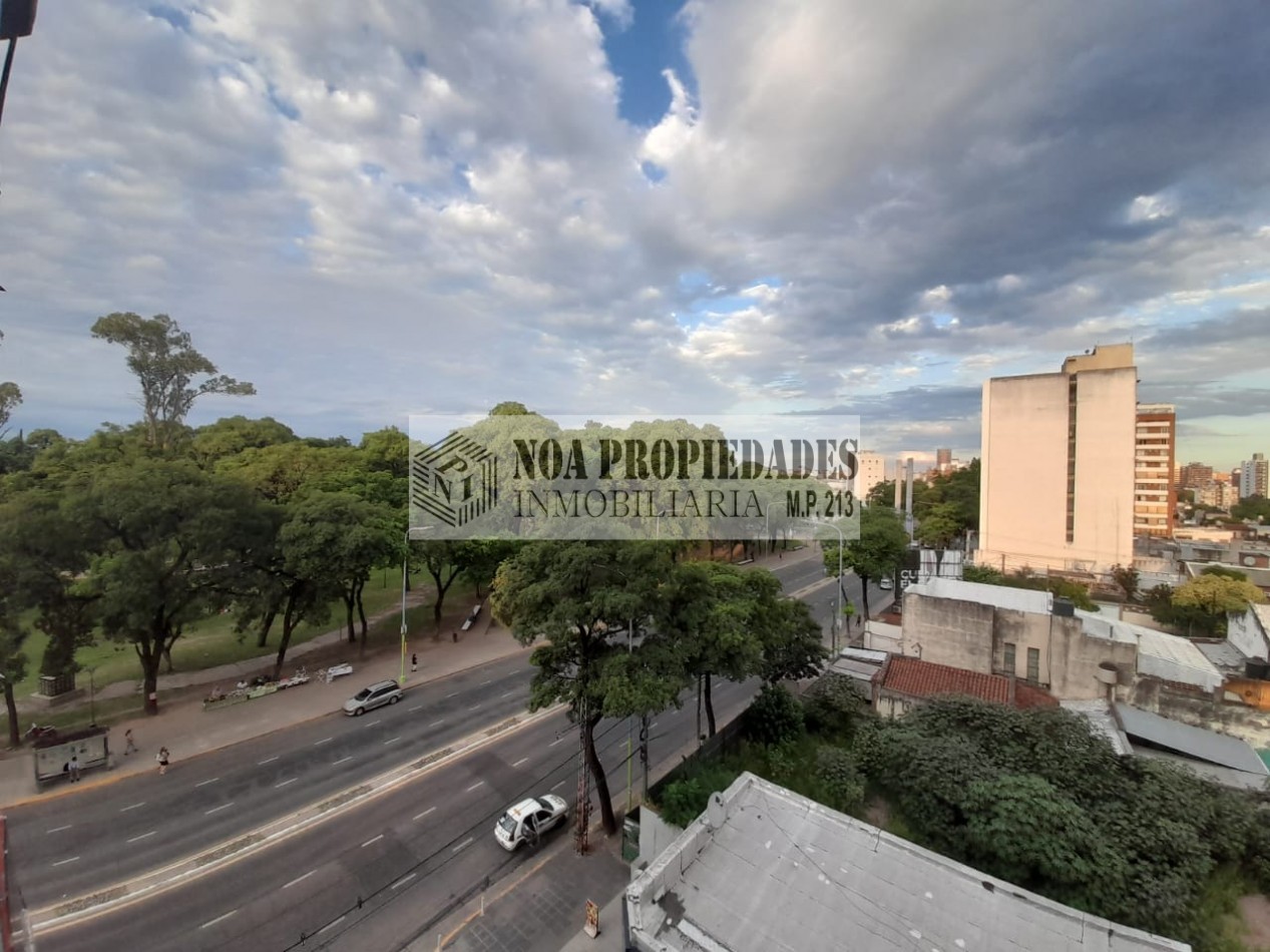 MONO TEMPORARIO FRENTE AL PARQUE AVELLANEDA