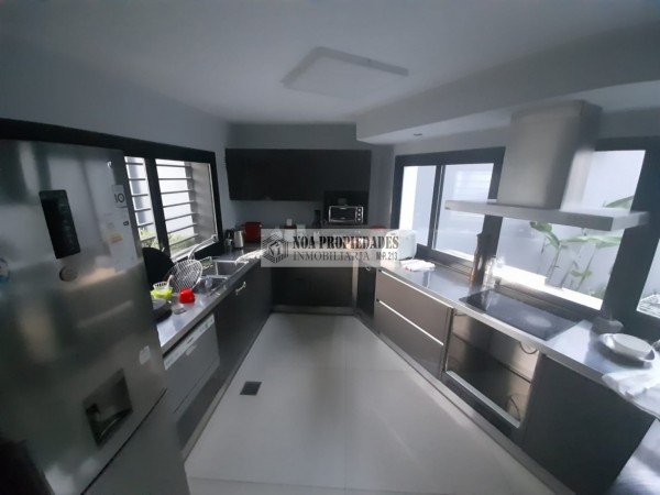 CASA EN MORENO AL 400 BARRIO SUR DE 3 DORMITORIOS SUITE