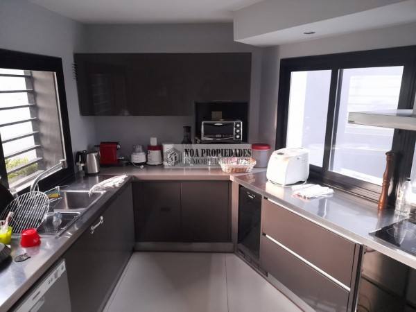 CASA EN MORENO AL 400 BARRIO SUR DE 3 DORMITORIOS SUITE