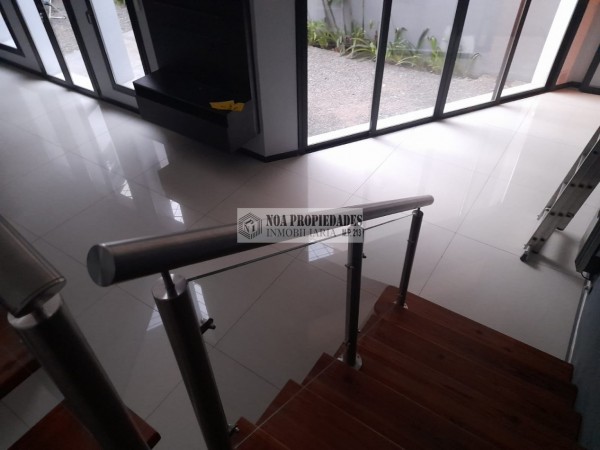 CASA EN MORENO AL 400 BARRIO SUR DE 3 DORMITORIOS SUITE