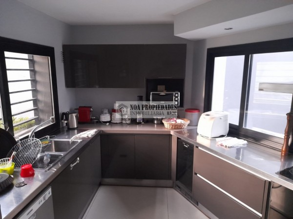 CASA EN MORENO AL 400 BARRIO SUR DE 3 DORMITORIOS SUITE