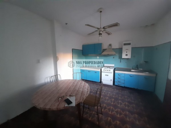 CASA EN 25 DE MAYO al 2100 DE 4 DORMITORIOS VIVIENDA O COMERCIAL
