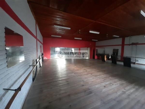 CASA EN 25 DE MAYO al 2100 DE 4 DORMITORIOS VIVIENDA O COMERCIAL