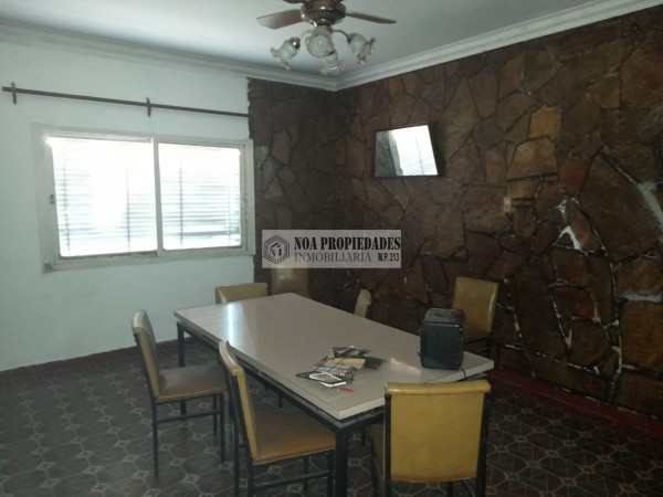 CASA EN 25 DE MAYO al 2100 DE 4 DORMITORIOS VIVIENDA O COMERCIAL