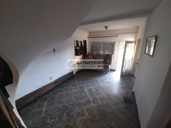 CASA EN 25 DE MAYO al 2100 DE 4 DORMITORIOS VIVIENDA O COMERCIAL