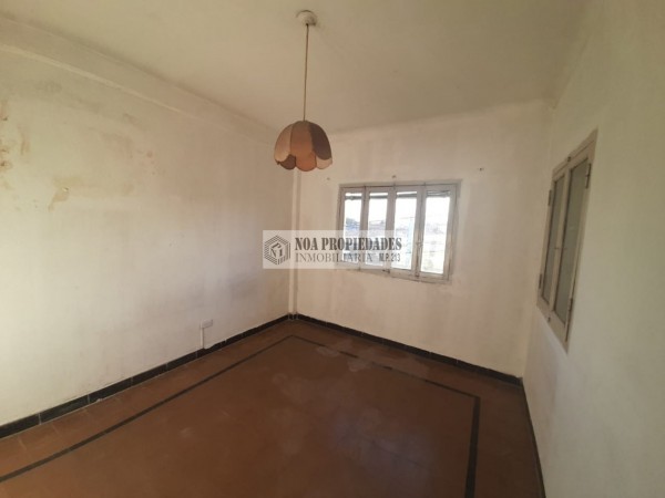 CASA EN 25 DE MAYO al 2100 DE 4 DORMITORIOS VIVIENDA O COMERCIAL