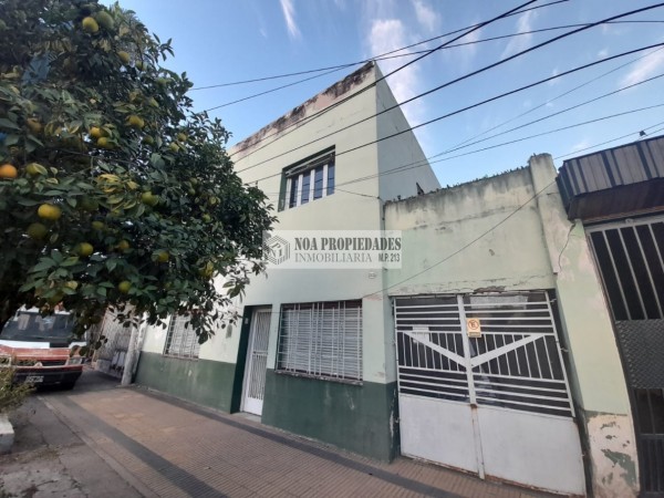 CASA EN 25 DE MAYO al 2100 DE 4 DORMITORIOS VIVIENDA O COMERCIAL
