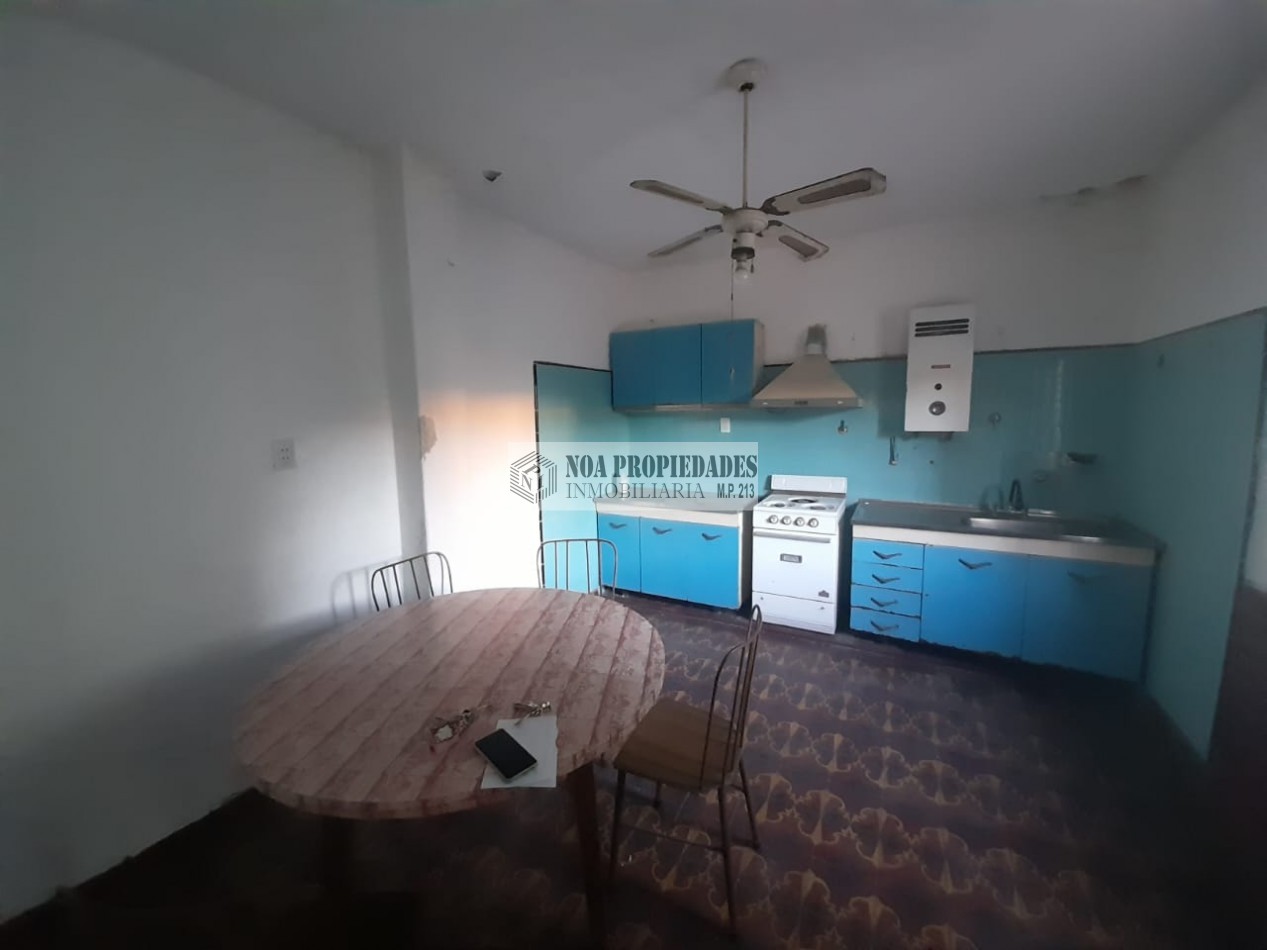 CASA EN 25 DE MAYO al 2100 DE 4 DORMITORIOS VIVIENDA O COMERCIAL