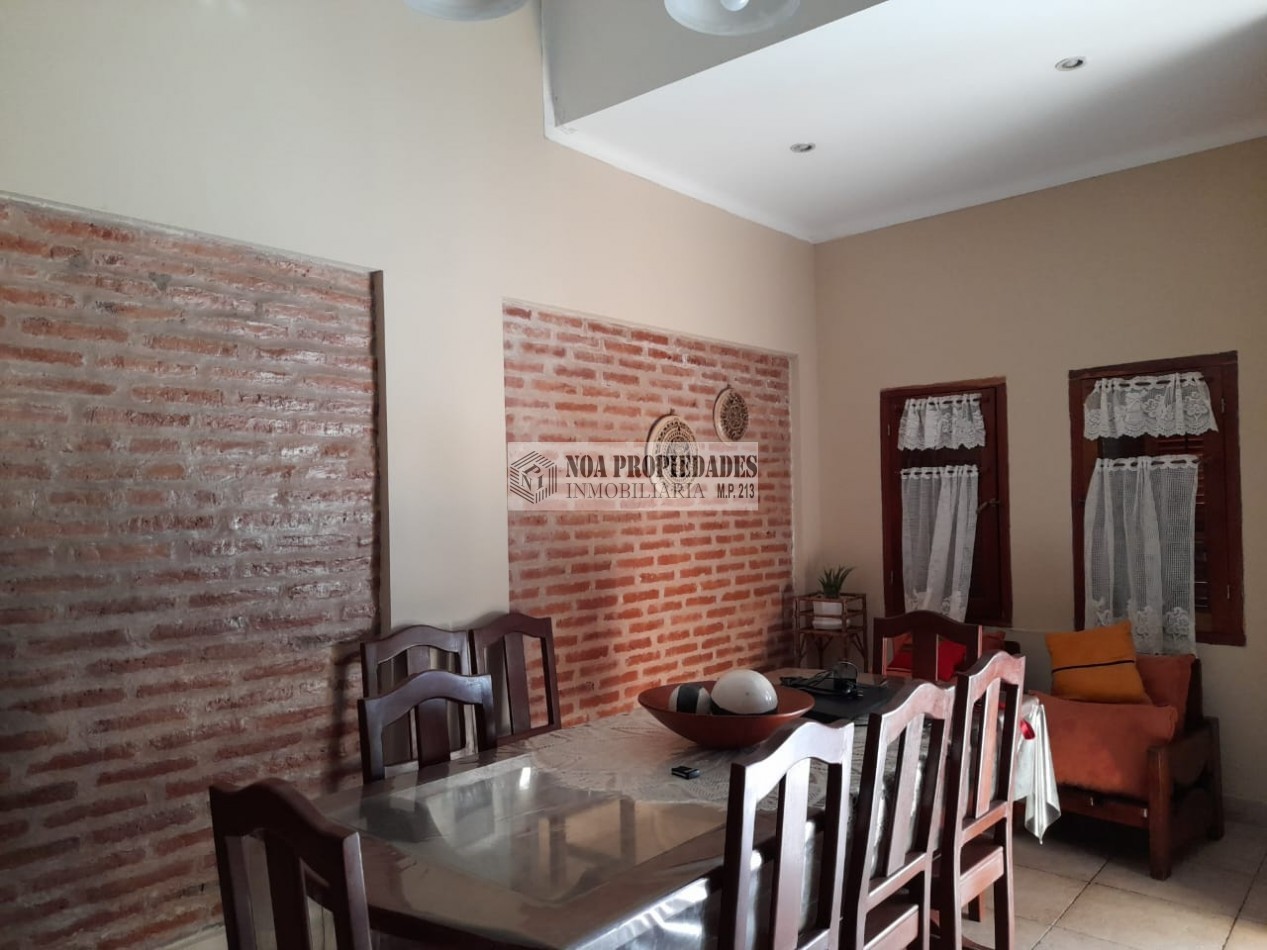 HERMOSA CASA EN 12 DE OCTUBRE AL 1300 CON PILETA