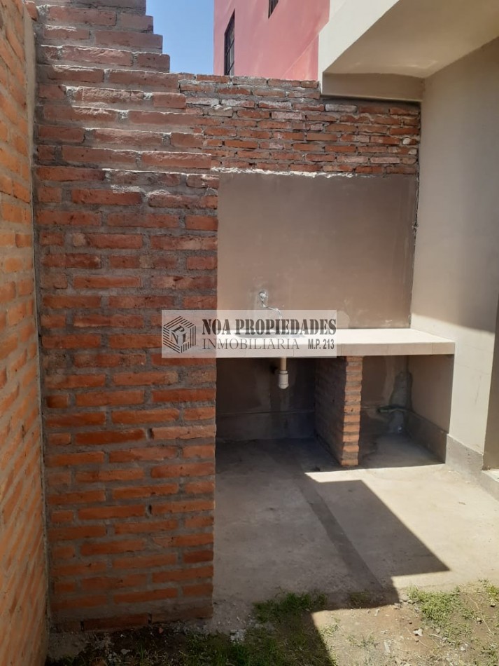 DUPLEX CON PILETA DE 3 DORMITORIOS EN BARRIO SHOENSTAT EN VILLA CARMELA