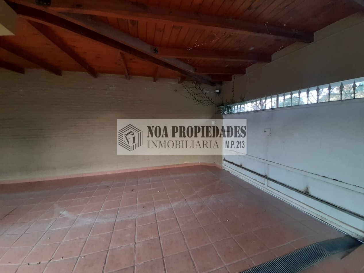 CASA EN YERBA BUENA CON PILETA DE 4D EN CALLE PERU AL 1400