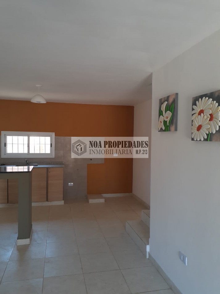 DUPLEX CON PILETA DE 3 DORMITORIOS EN BARRIO SHOENSTAT EN VILLA CARMELA