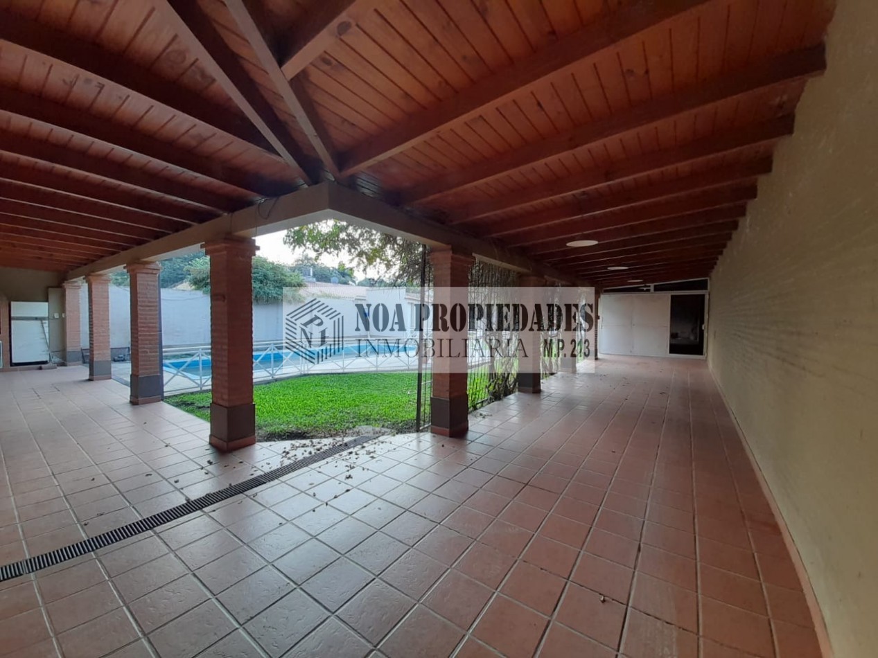 CASA EN YERBA BUENA CON PILETA DE 4D EN CALLE PERU AL 1400