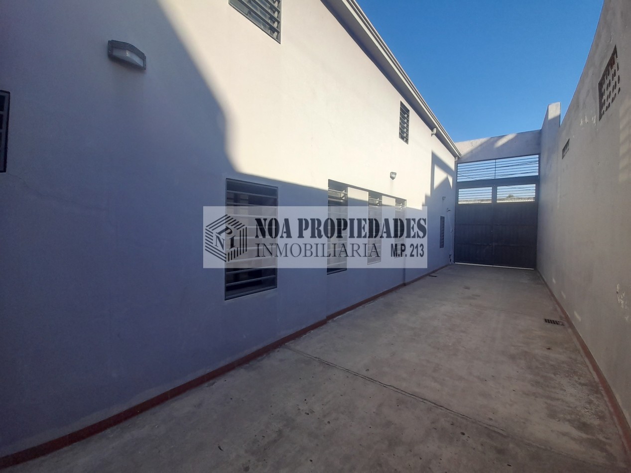 Deposito 450 m2 en Chiclana 176