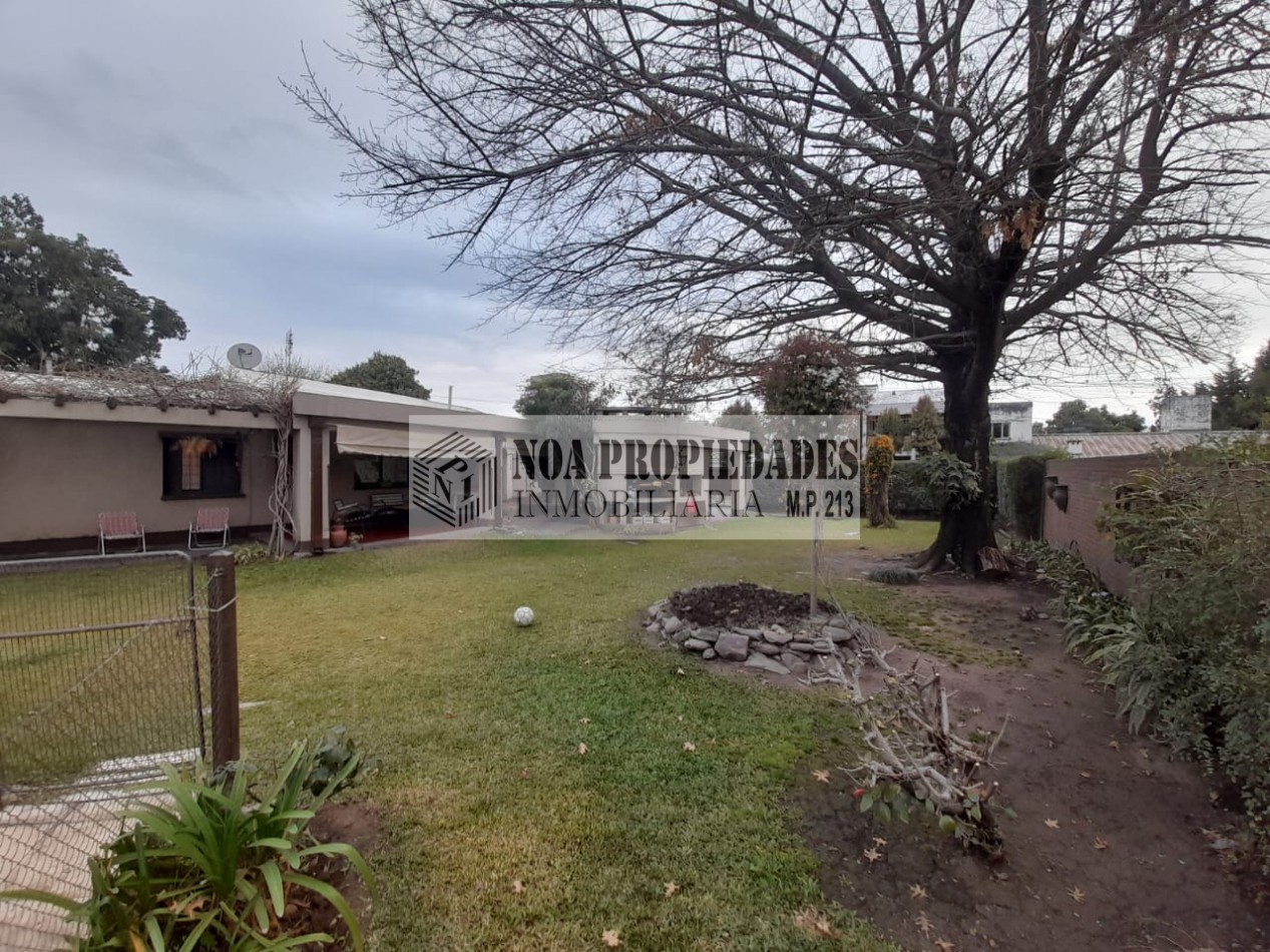 CASA EN YERBA BUENA CALLE PARAGUAY 735 CON PARQUE Y PILETA