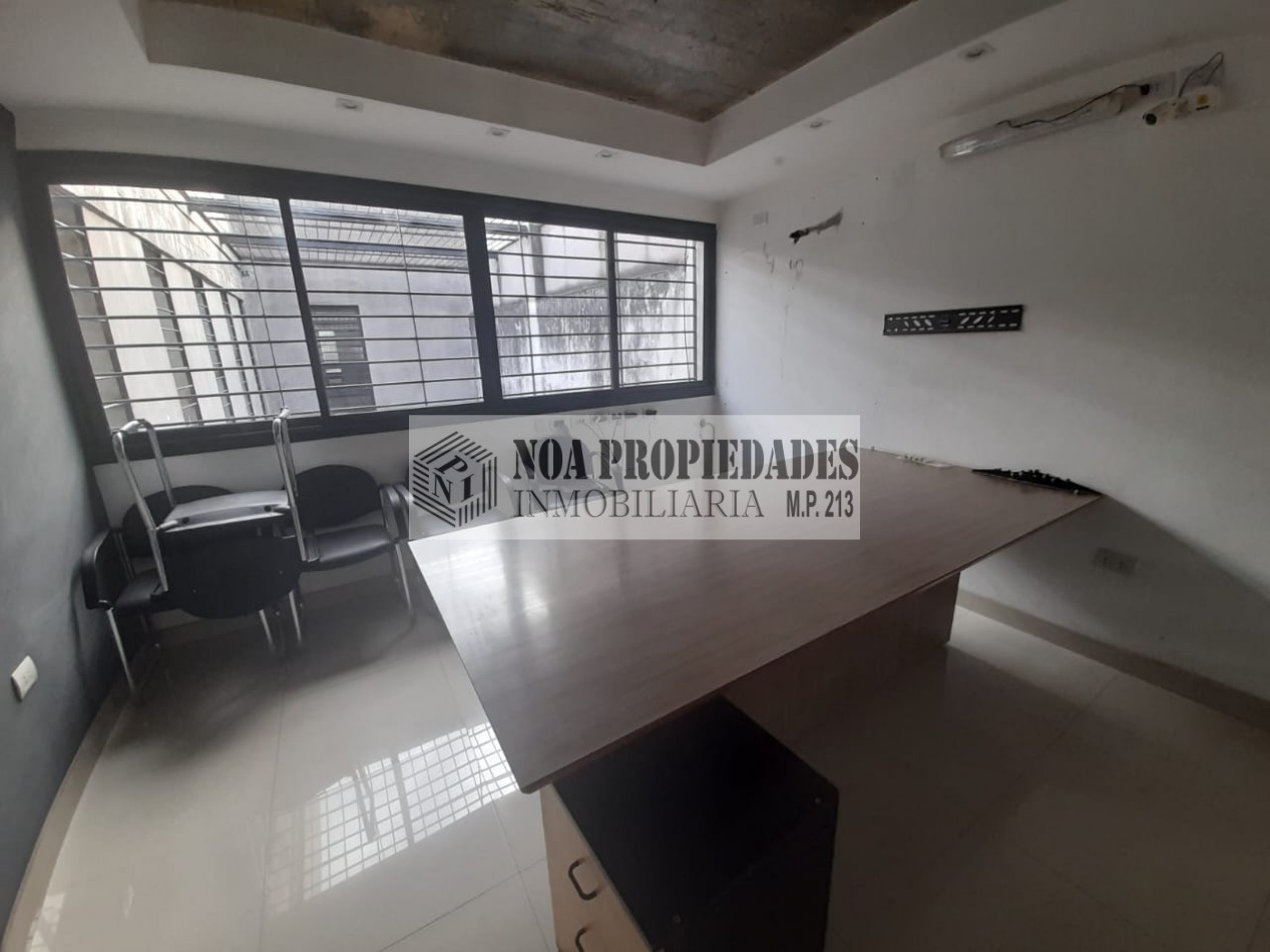 DEPOSITO CON OFICINAS PREMIUM EN LAVALLE 2561 CON RACKS Y ENTRADA PARA CAMION 