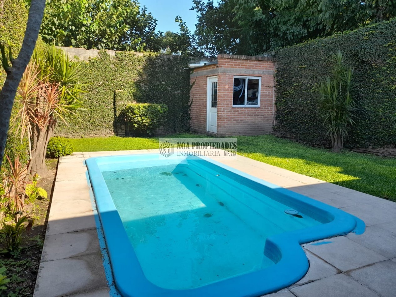 HERMOSA CASA EN 12 DE OCTUBRE AL 1300 CON PILETA