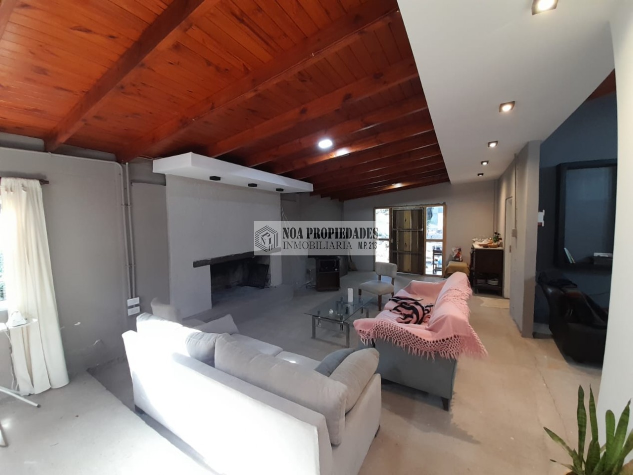 CASA EN EL CORTE YERBA BUENA CON PILETA DE TRES DORMITORIOS