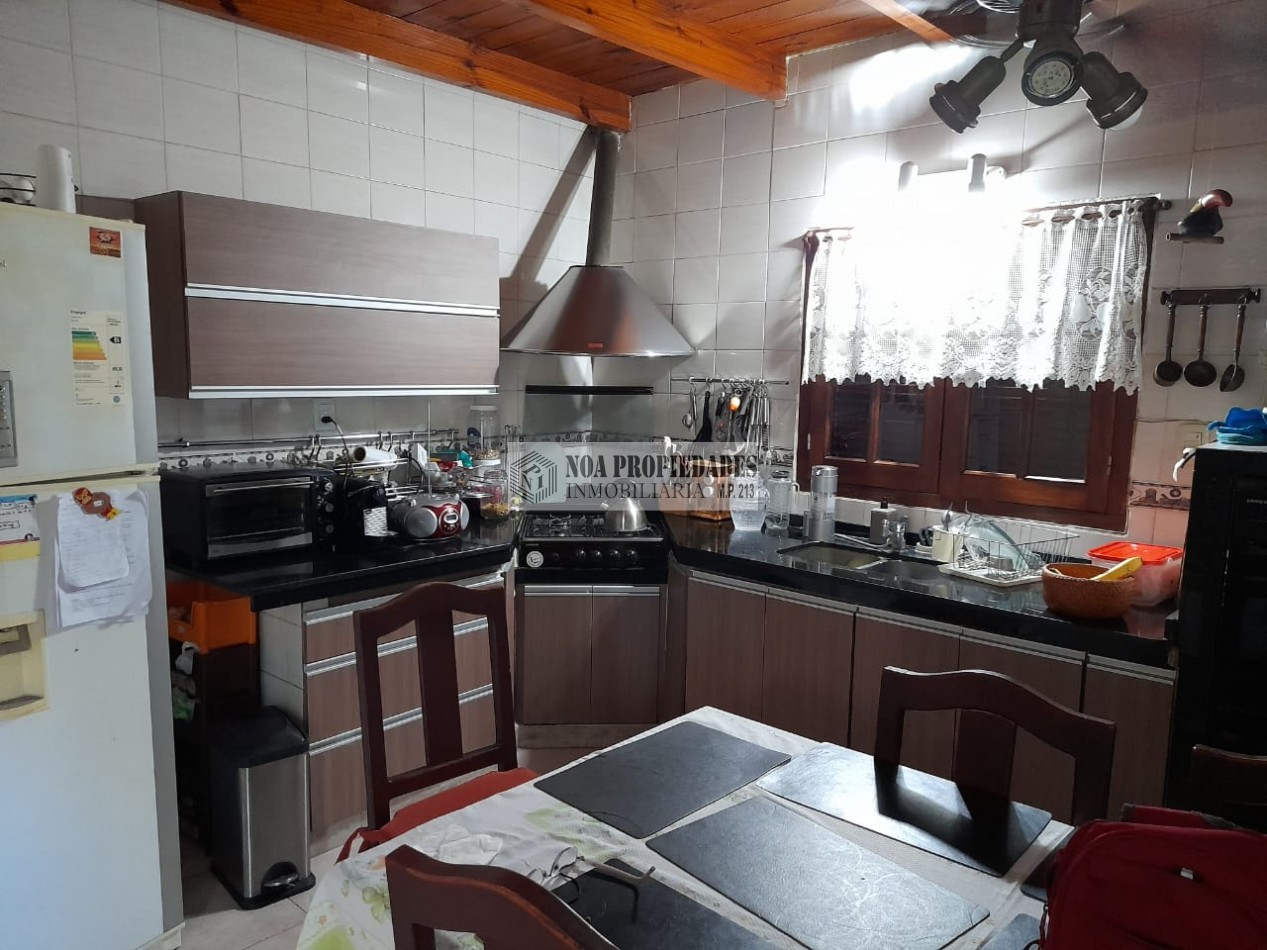 HERMOSA CASA EN 12 DE OCTUBRE AL 1300 CON PILETA