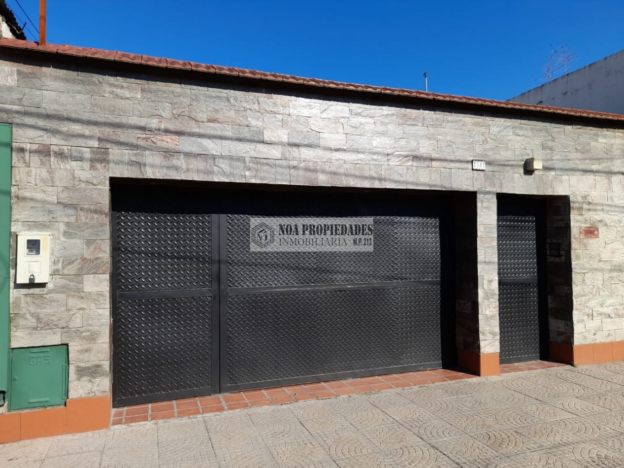 HERMOSA CASA EN 12 DE OCTUBRE AL 1300 CON PILETA