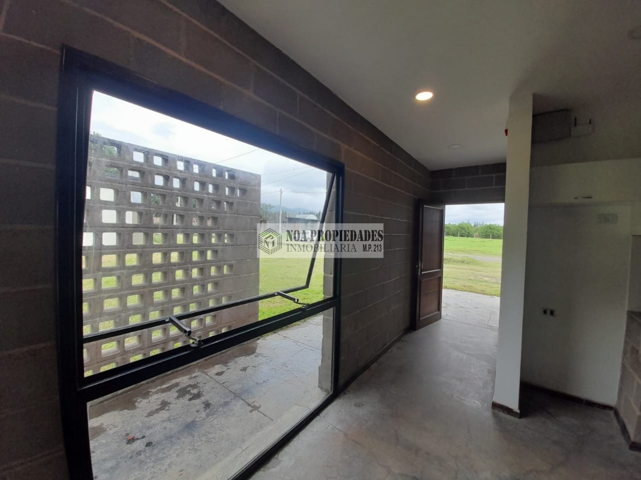 CASA EN UNA PLANTA DE UN DORMITORIO TIPO LOFT CON GALERIA Y ASADOR EN LOTEO PUNTO CARMELA EN VILLA CARMELA