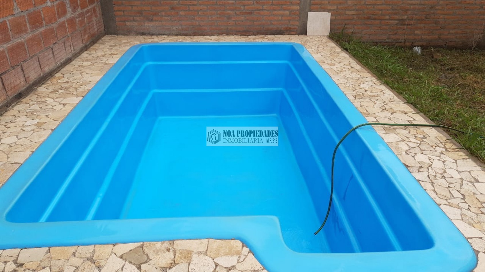 DUPLEX CON PILETA DE 3 DORMITORIOS EN BARRIO SHOENSTAT EN VILLA CARMELA