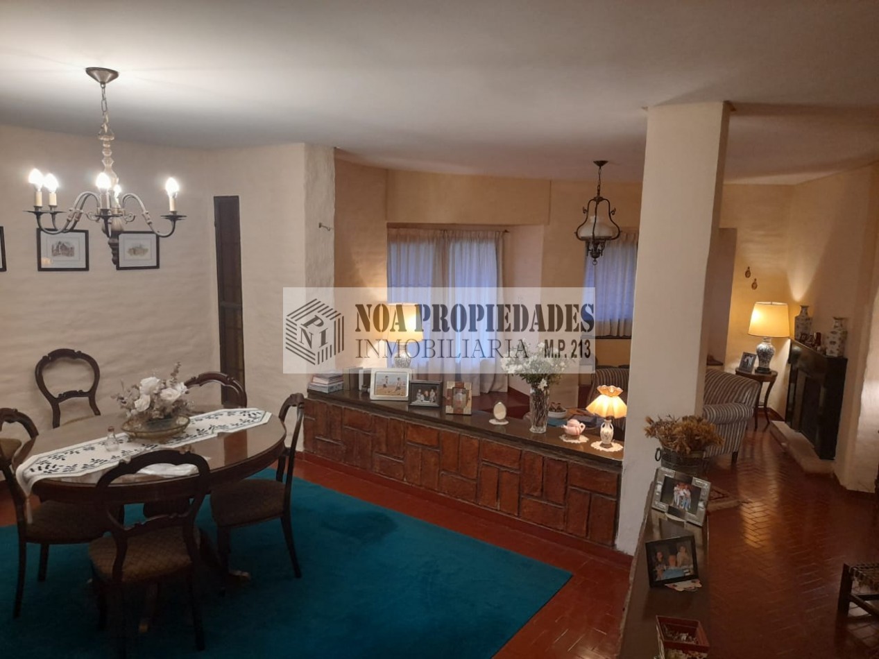 CASA EN YERBA BUENA CALLE PARAGUAY 735 CON PARQUE Y PILETA