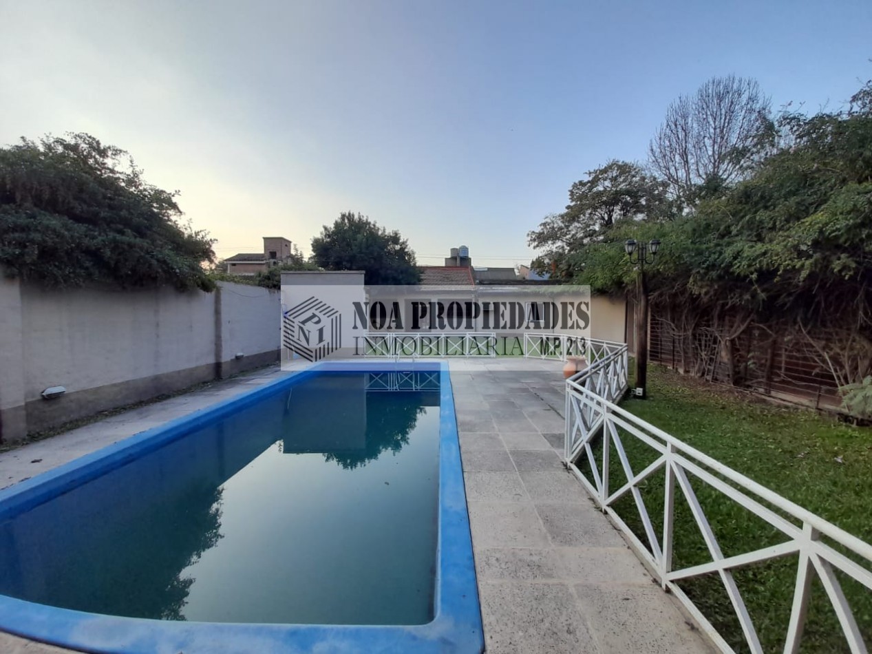 CASA EN YERBA BUENA CON PILETA DE 4D EN CALLE PERU AL 1400