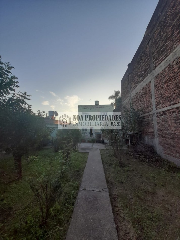 CASA EN 25 DE MAYO al 2100 DE 4 DORMITORIOS VIVIENDA O COMERCIAL