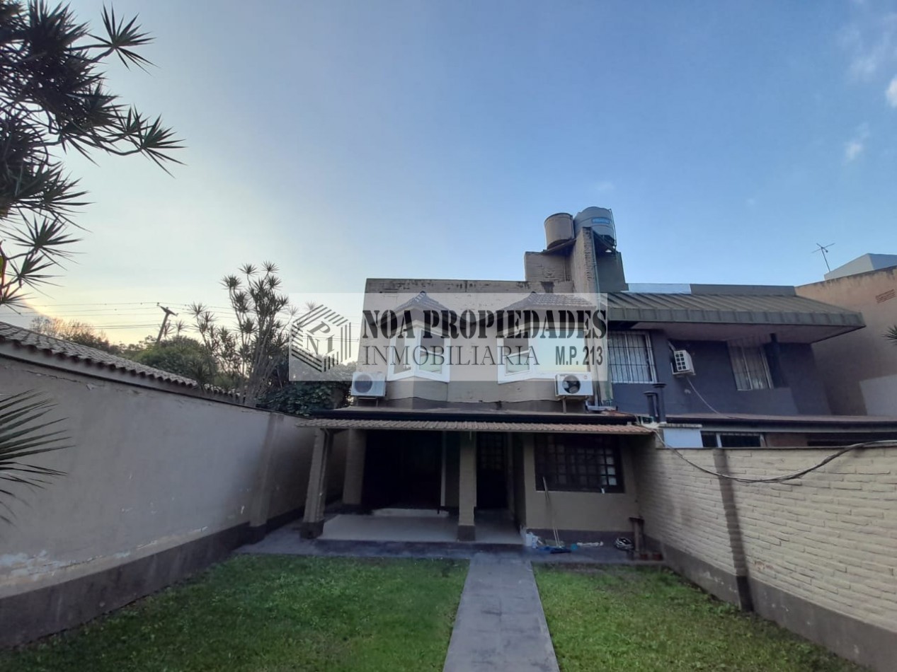 CASA EN YERBA BUENA CON PILETA DE 4D EN CALLE PERU AL 1400
