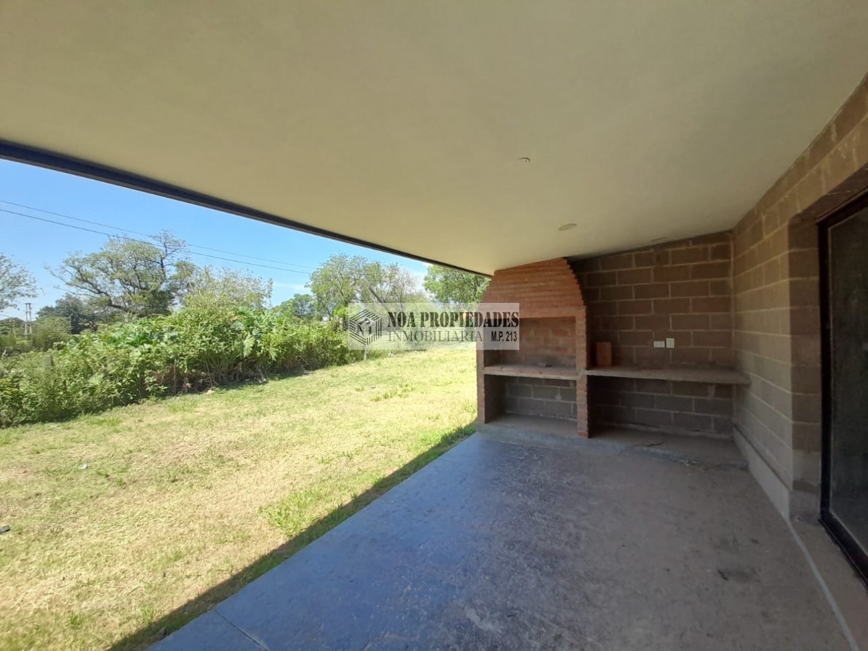 CASA EN UNA PLANTA DE UN DORMITORIO TIPO LOFT CON GALERIA Y ASADOR EN LOTEO PUNTO CARMELA EN VILLA CARMELA